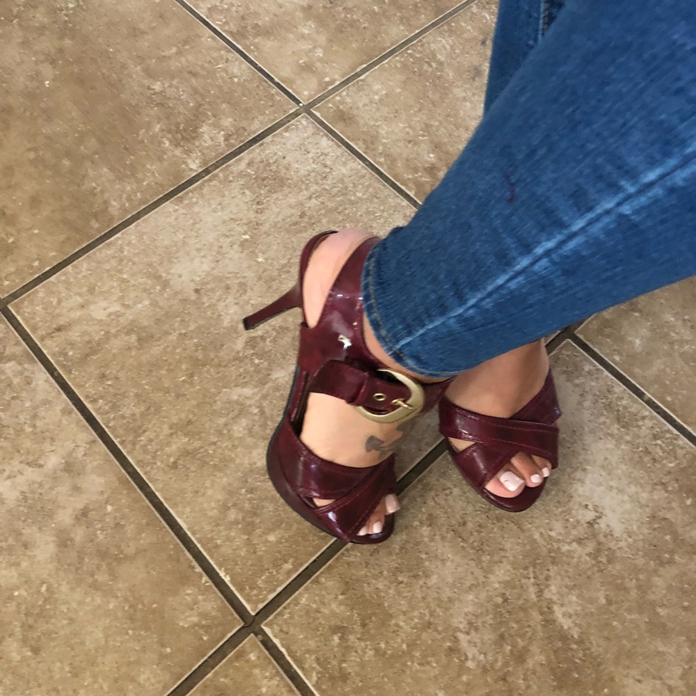 Red Pumps ๐๐ผ๐ - Picture 3 of 5